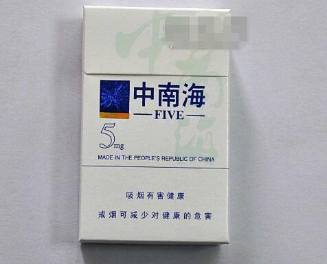 车里照场外烟花